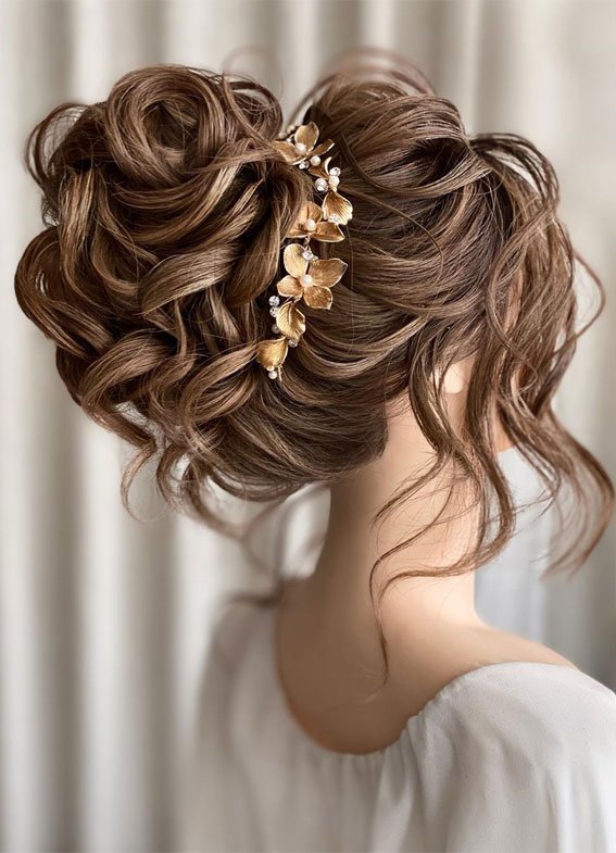 Romantic Upstyle with Curls